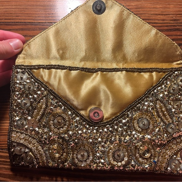 Beautiful beaded clutch - Picture 3 of 4